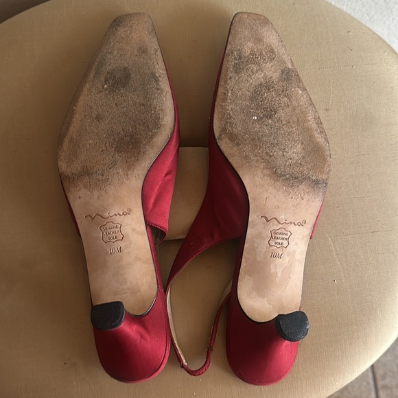 10M Nina cranberry sling back satin shoes w/ matching embroidery and beading 3’ - Picture 6 of 6